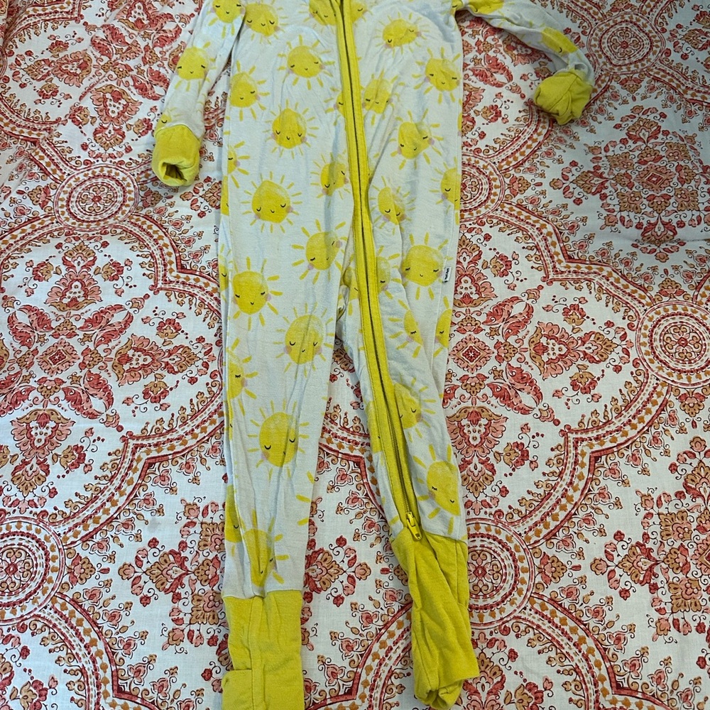 8 pairs of Little Sleepies Zippies